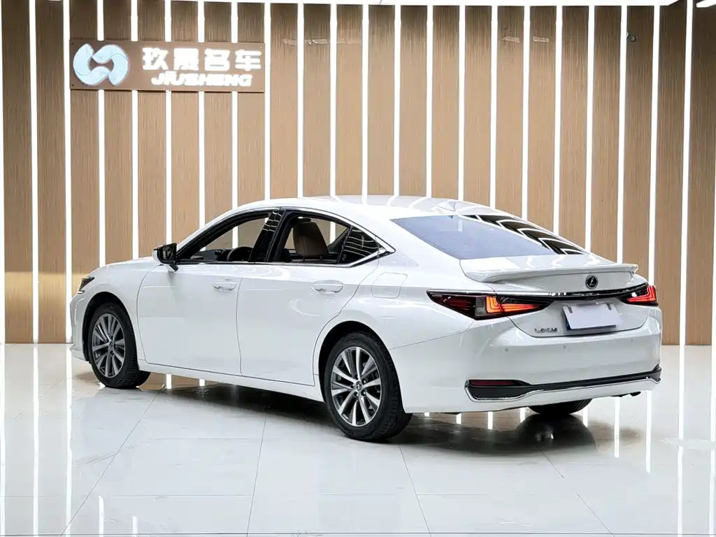 Lexus ES — миниатюра 21