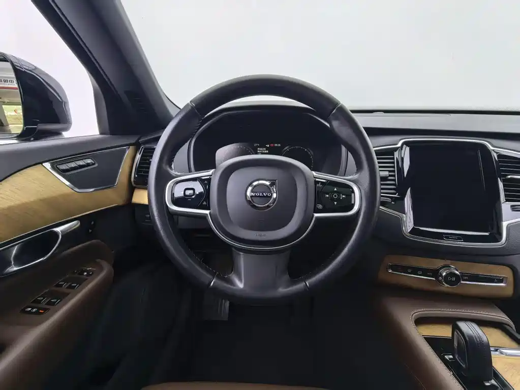 Volvo XC90 — миниатюра 13