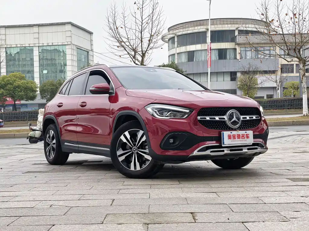 MERCEDES-BENZ GLA