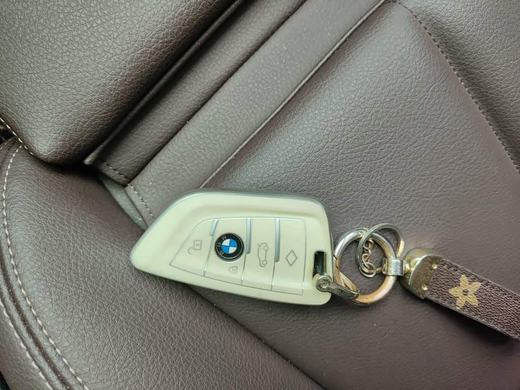 BMW X1 1.5 л 2021 г. Белый, пробег 29200 км