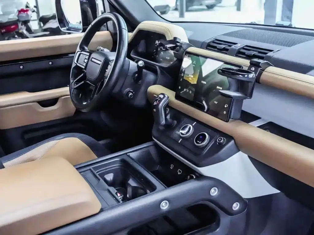 Land Rover Defender — миниатюра 7