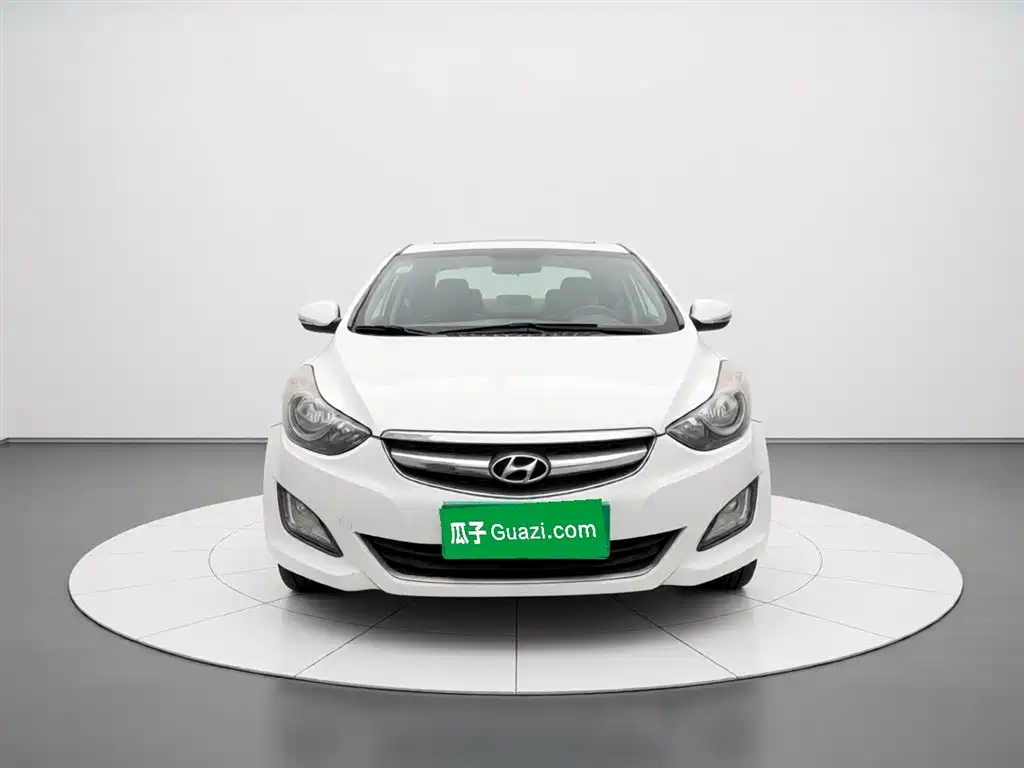 Hyundai Elantra 2015 1.6L MT Lead