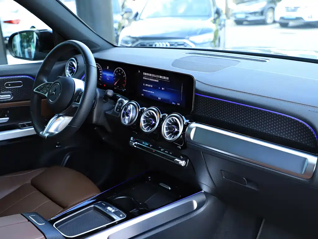 Mercedes-Benz GLB — миниатюра 8