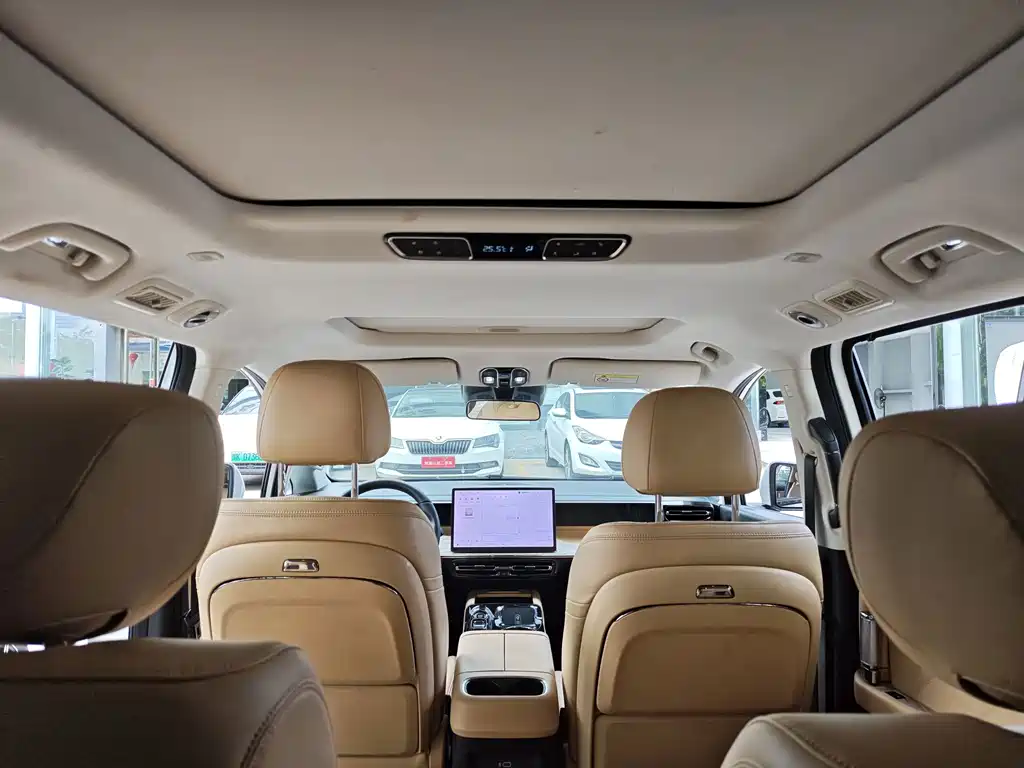 GAC Motor Trumpchi E8 PHEV — миниатюра 11