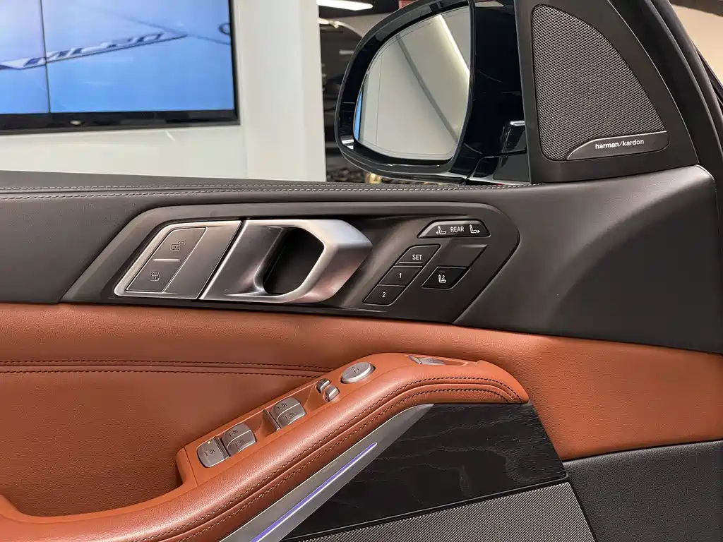 BMW X7 — миниатюра 29