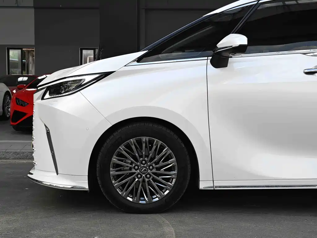 Lexus LM 500h 6-seat Distinguished Edition, фото 29