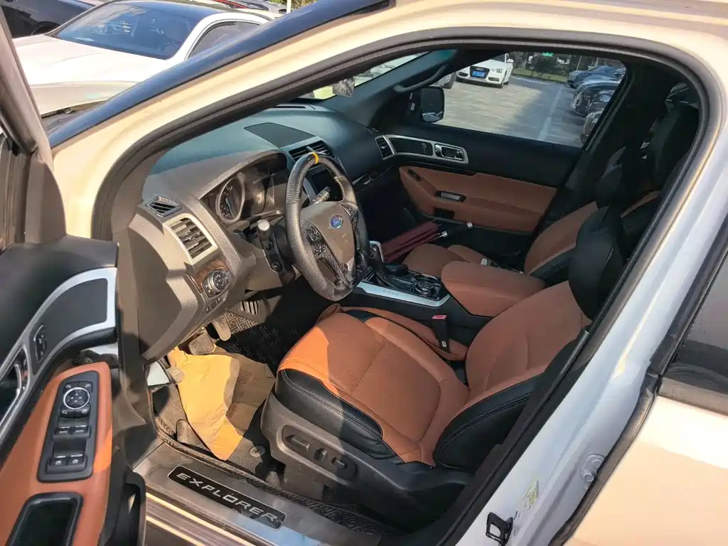 Ford Explorer (Import) — миниатюра 9