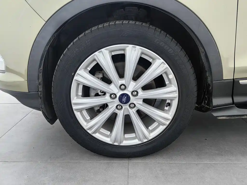 Ford Kuga — миниатюра 17