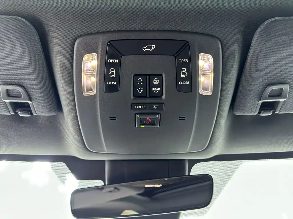 Toyota Granvia — миниатюра 13