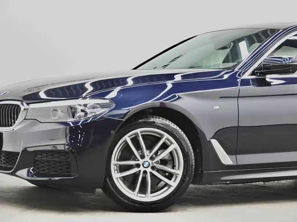 BMW 5 Series — миниатюра 13