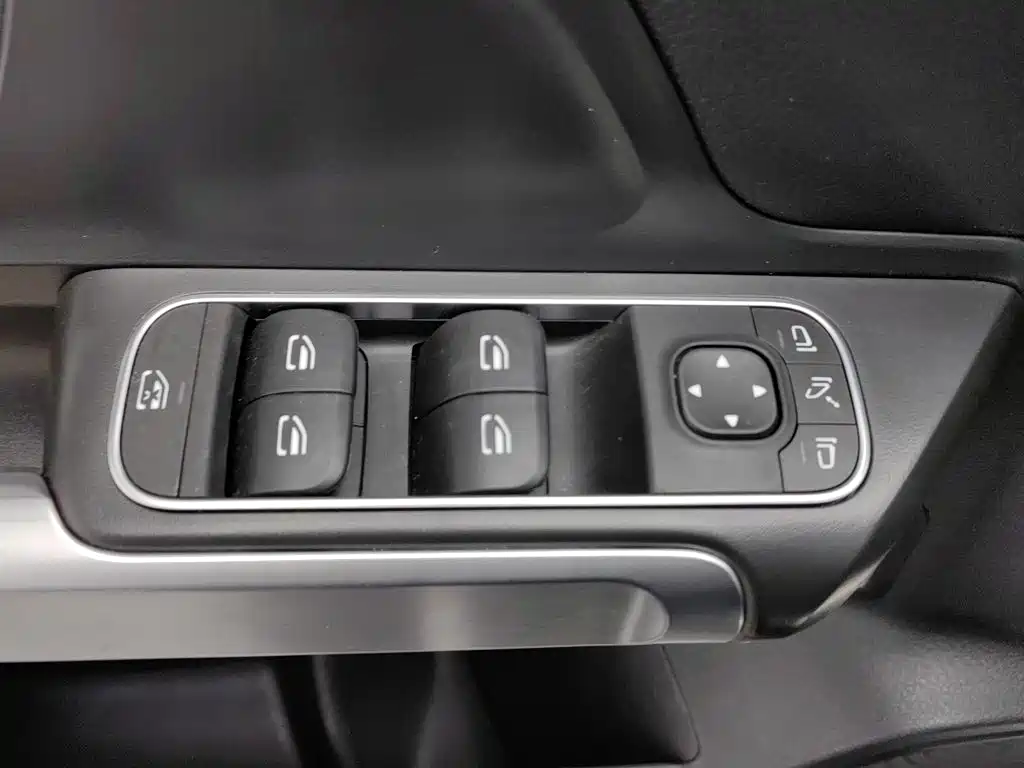 Mercedes-Benz EQB — миниатюра 9