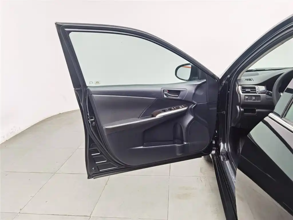 Toyota Camry 2016 2.0G Lead