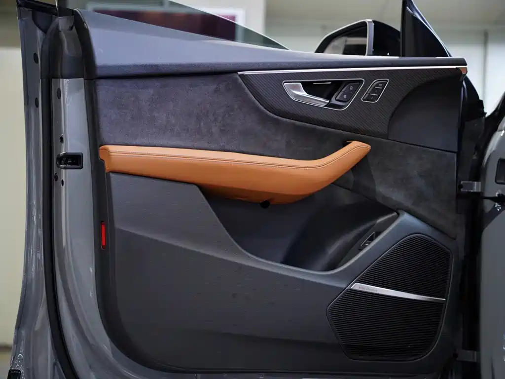 Audi RS Q8 — миниатюра 17