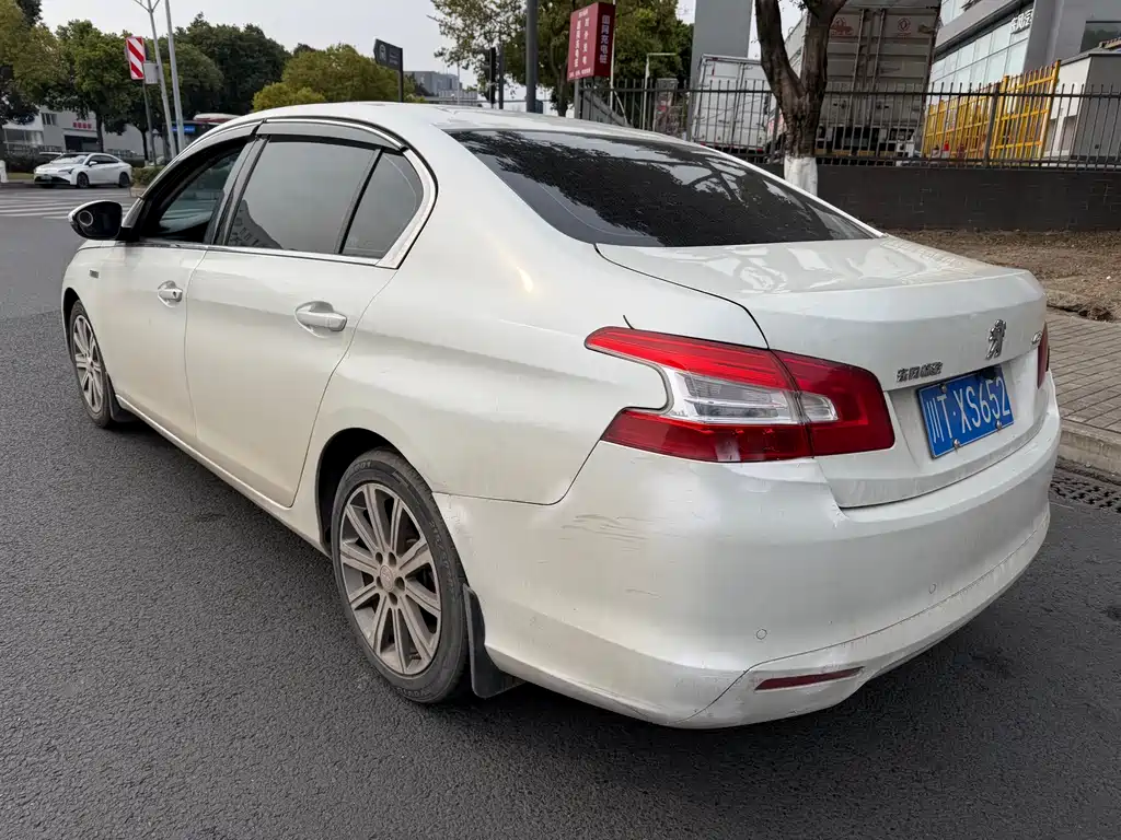 PEUGEOT 408