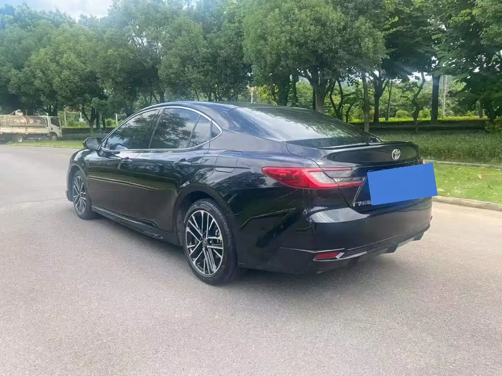 Toyota Camry — миниатюра 7