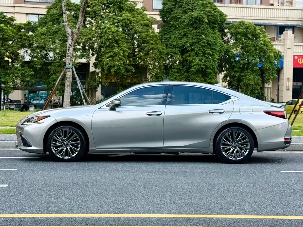 Lexus ES — миниатюра 6