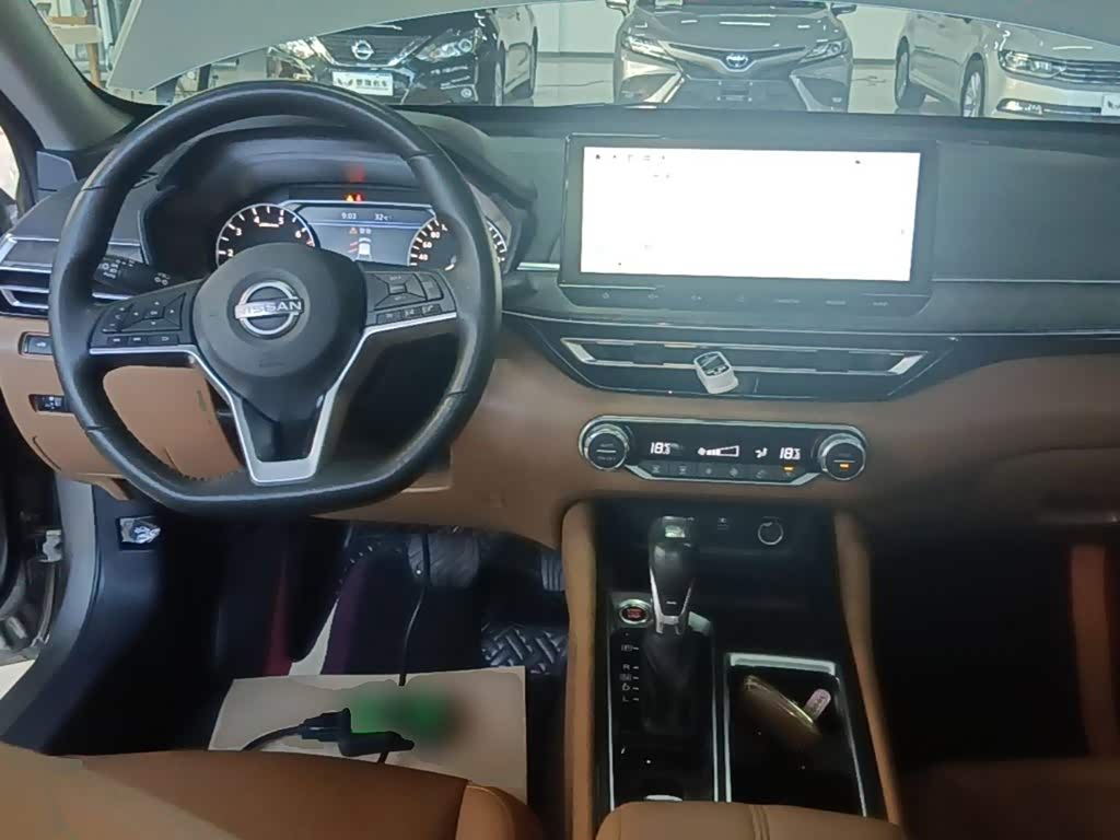 Nissan Teana 2.0 л 2024 г. шампань/коричневый, пробег 34900 км
