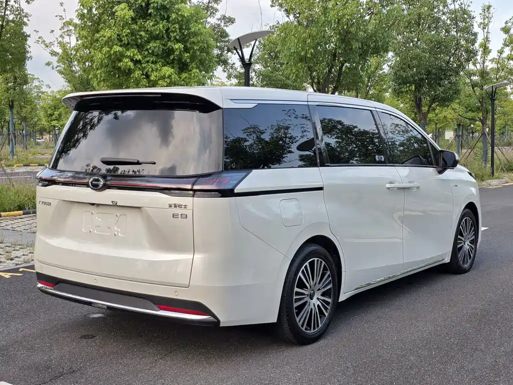 GAC Motor 传祺E8 PHEV — миниатюра 4