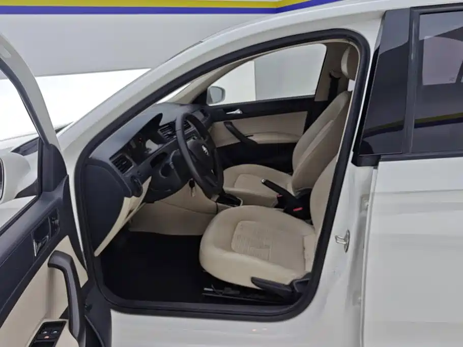 Skoda Rapid — миниатюра 9