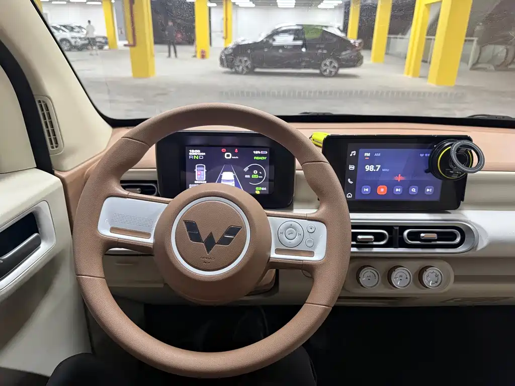 Wuling MINIEV — миниатюра 8