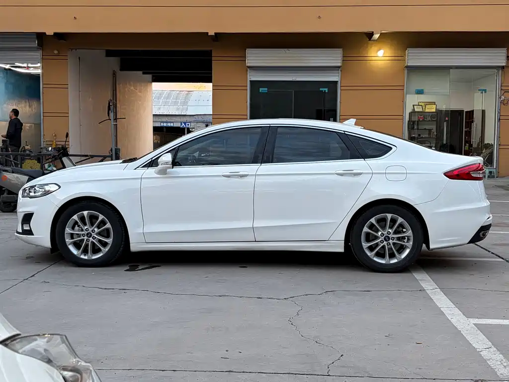 Ford Mondeo — миниатюра 16