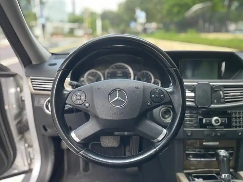 Mercedes-Benz E-Class E 2010 E 200 CGI