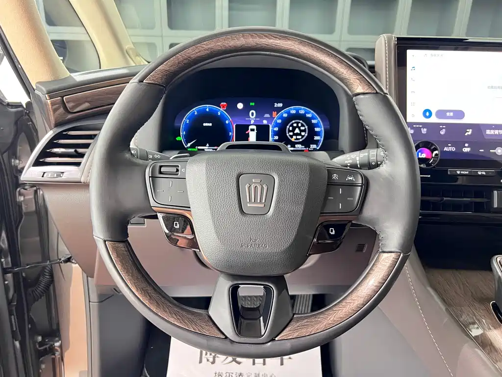 Toyota Alphard — миниатюра 20