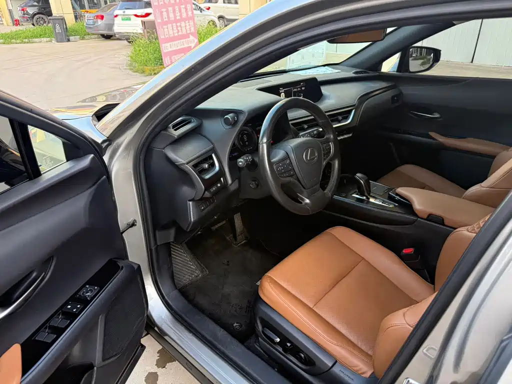 Lexus UX New Energy — миниатюра 4