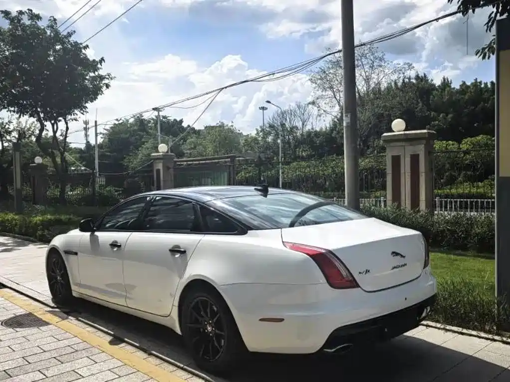 Jaguar XJ — миниатюра 4