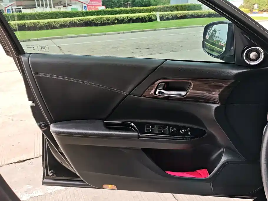 Honda Accord — миниатюра 7