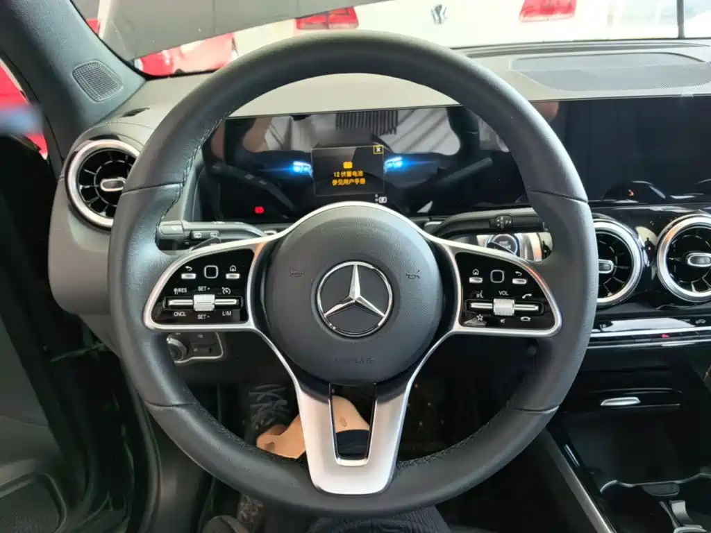Mercedes-Benz GLB — миниатюра 11