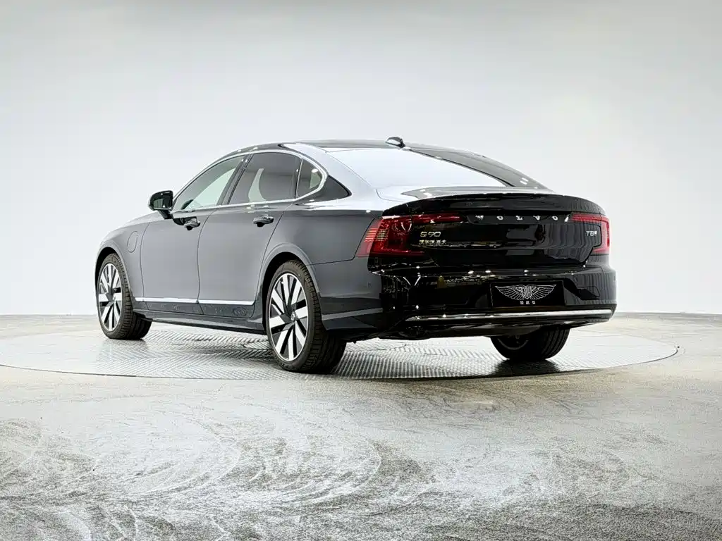 Volvo S90 PHEV — миниатюра 3