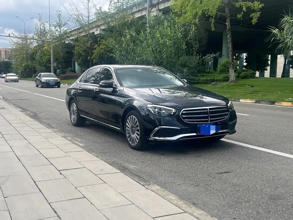 Mercedes-Benz E-Class — миниатюра 3
