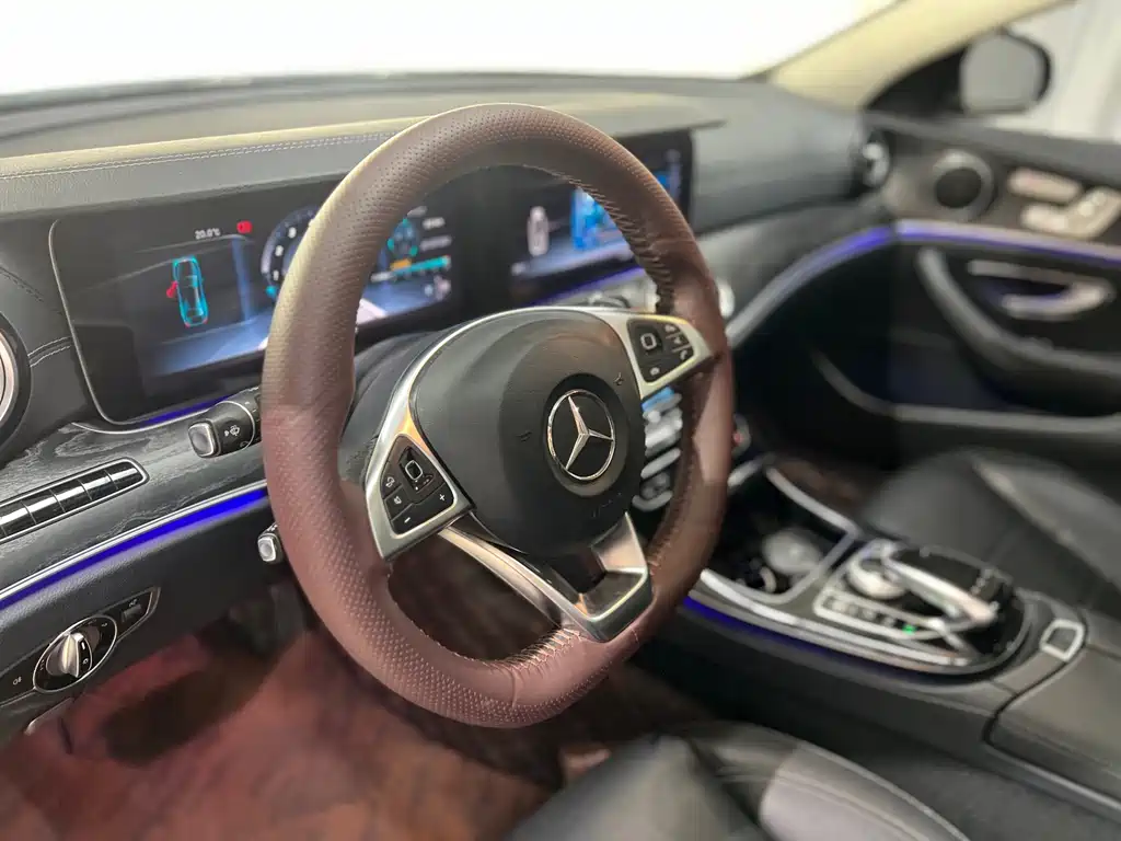 Mercedes-Benz E-Class — миниатюра 10