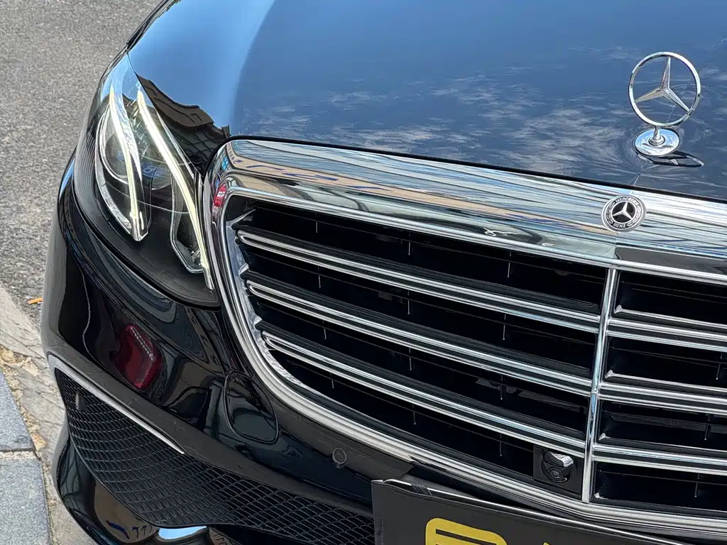 Mercedes-Benz E-Class — миниатюра 8