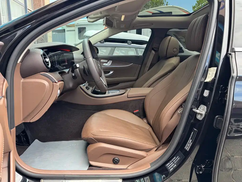 Mercedes-Benz E-Class — миниатюра 12