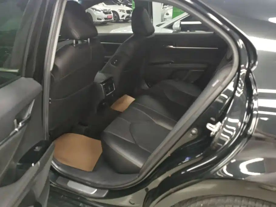 Toyota Camry — миниатюра 11