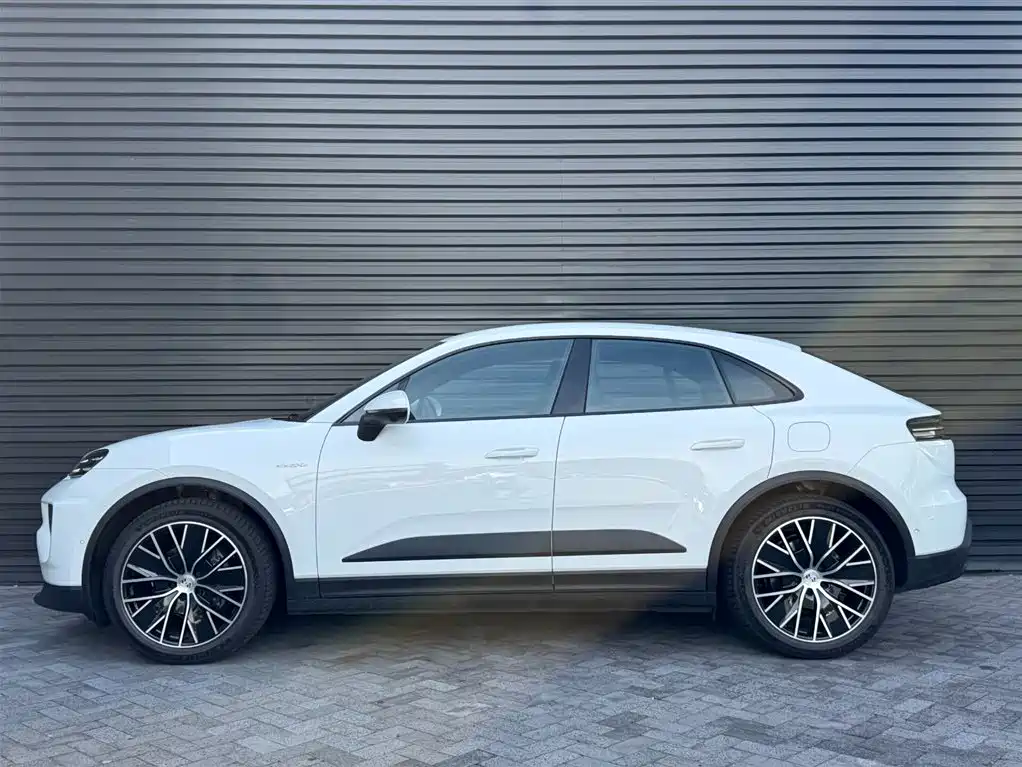 Porsche Macan EV — миниатюра 5