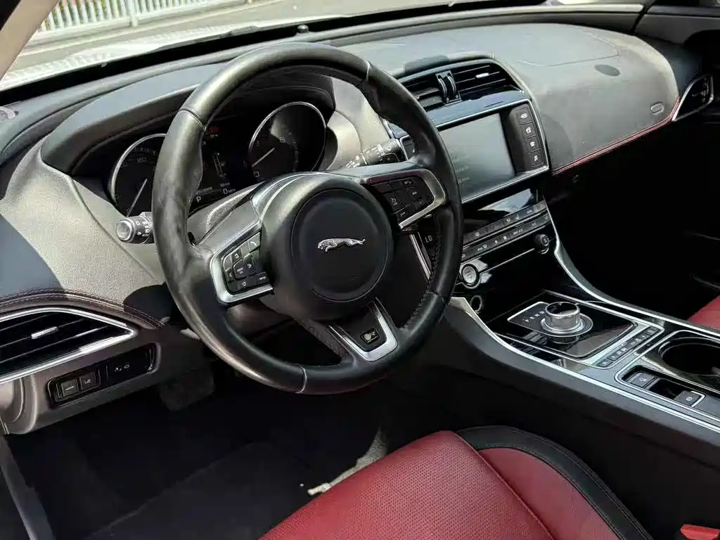 Jaguar XE — миниатюра 4