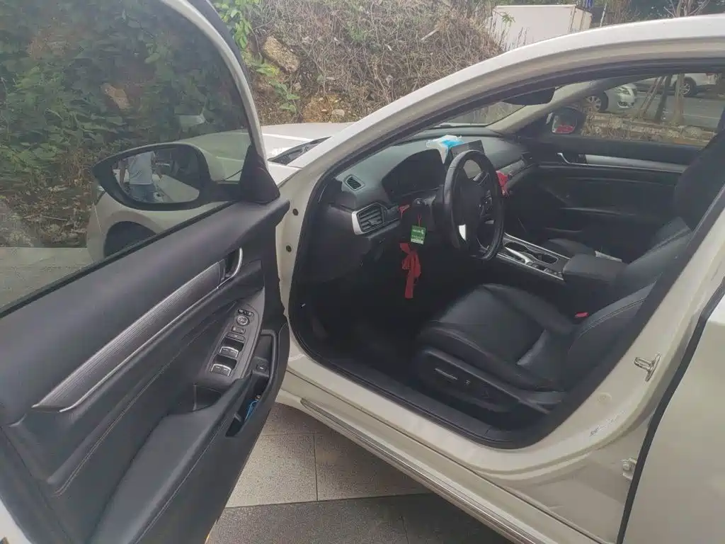Honda Accord — миниатюра 12