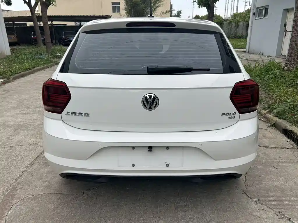 VOLKSWAGEN POLO