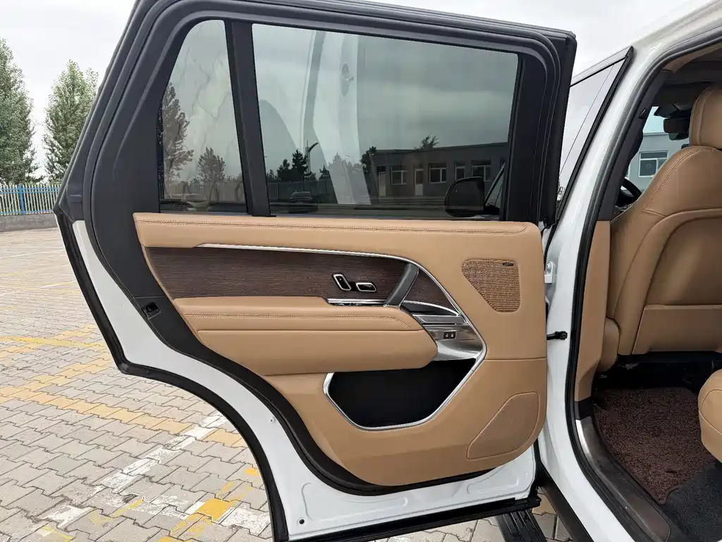 Land Rover Range Rover — миниатюра 10