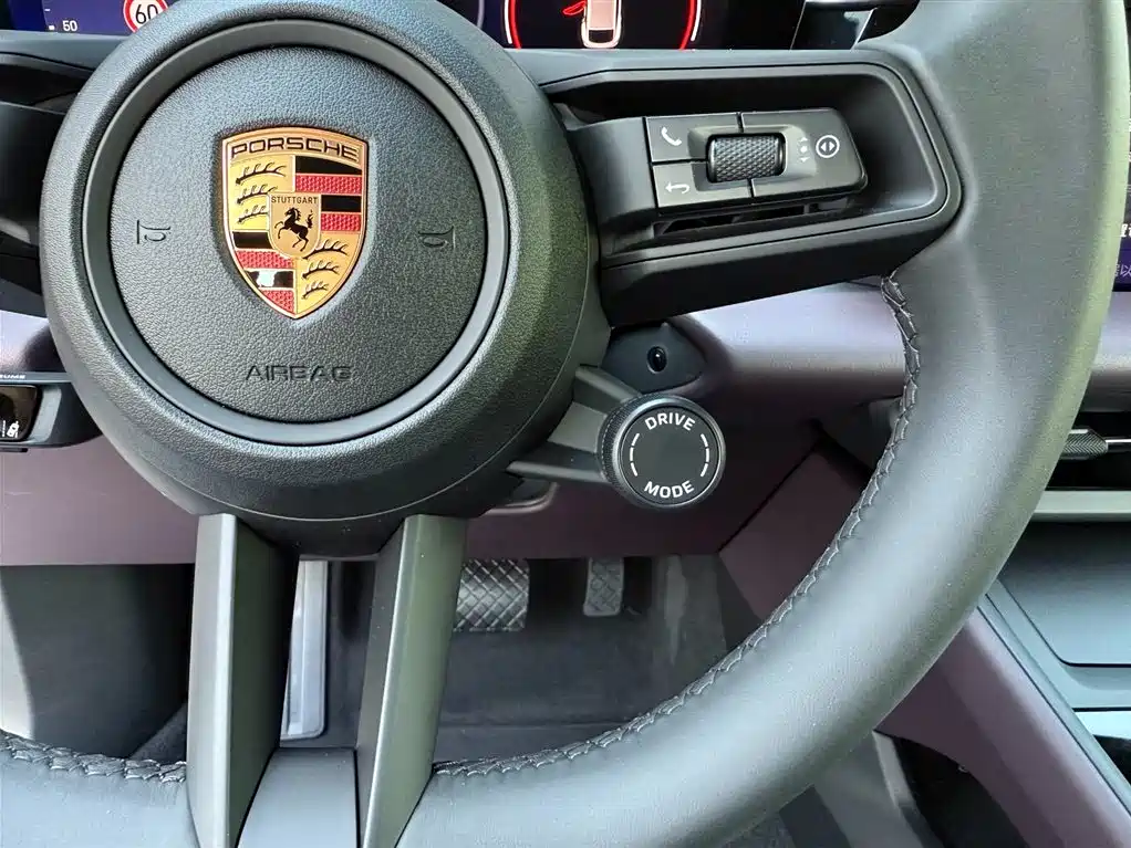 Porsche Macan EV — миниатюра 13