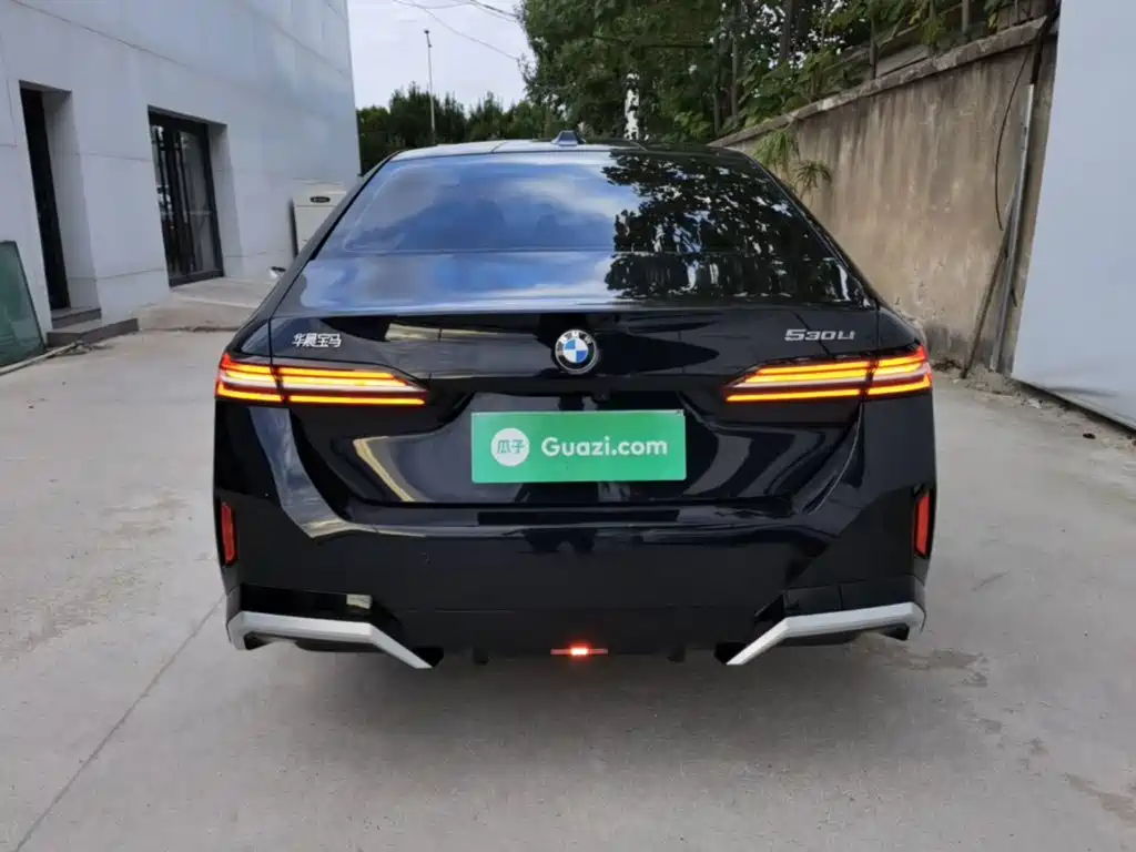 BMW 5 Series — миниатюра 6