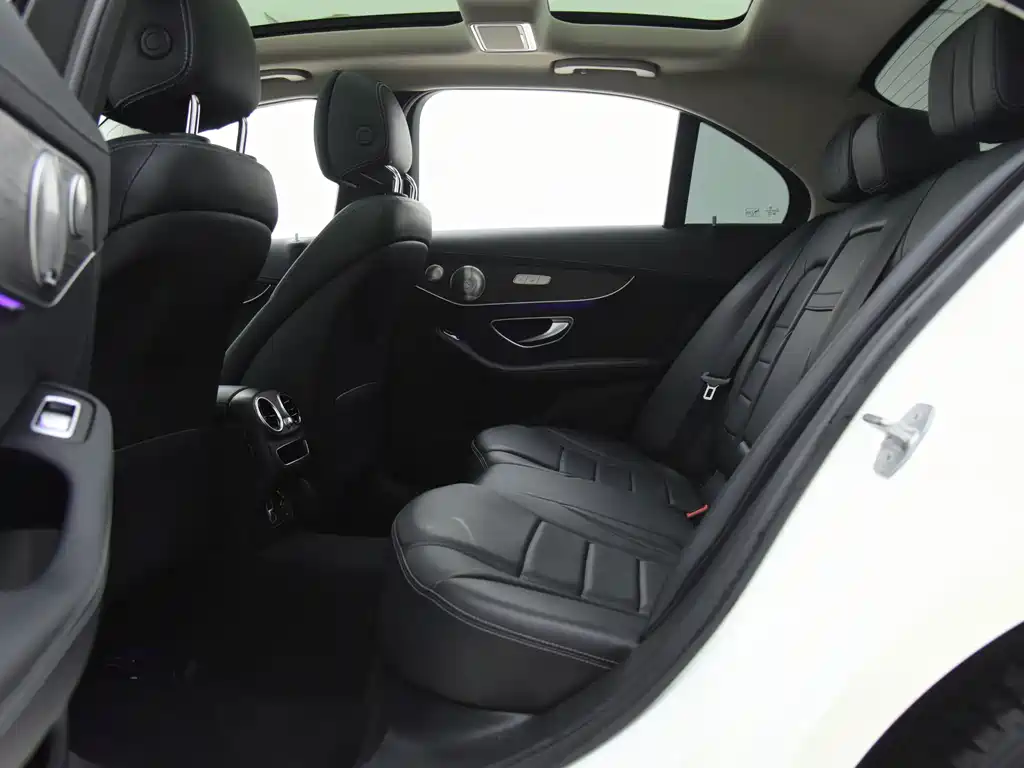 Mercedes-Benz C-Class — миниатюра 7