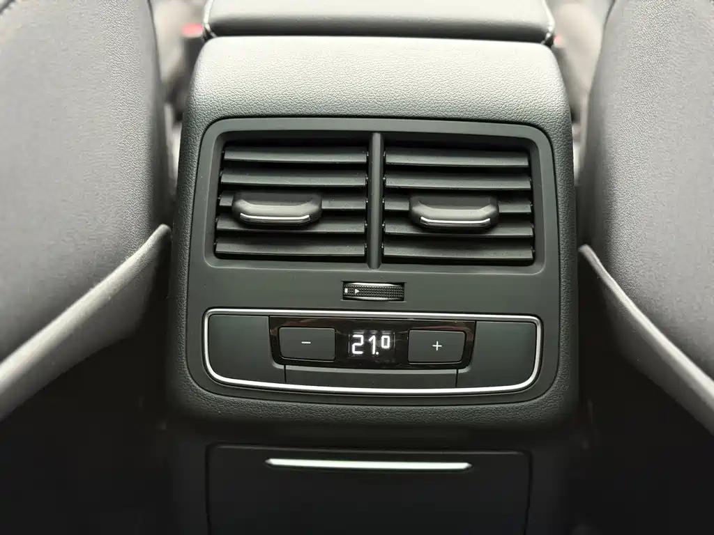 Audi A4L — миниатюра 12