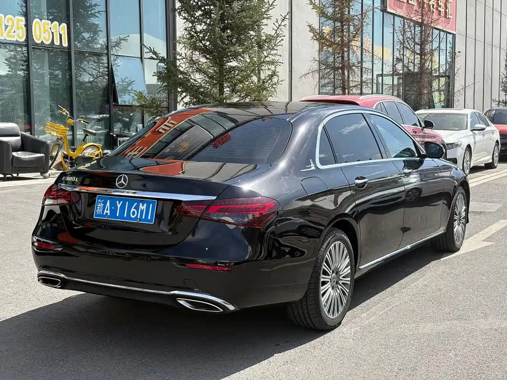 Mercedes-Benz E-Class — миниатюра 10