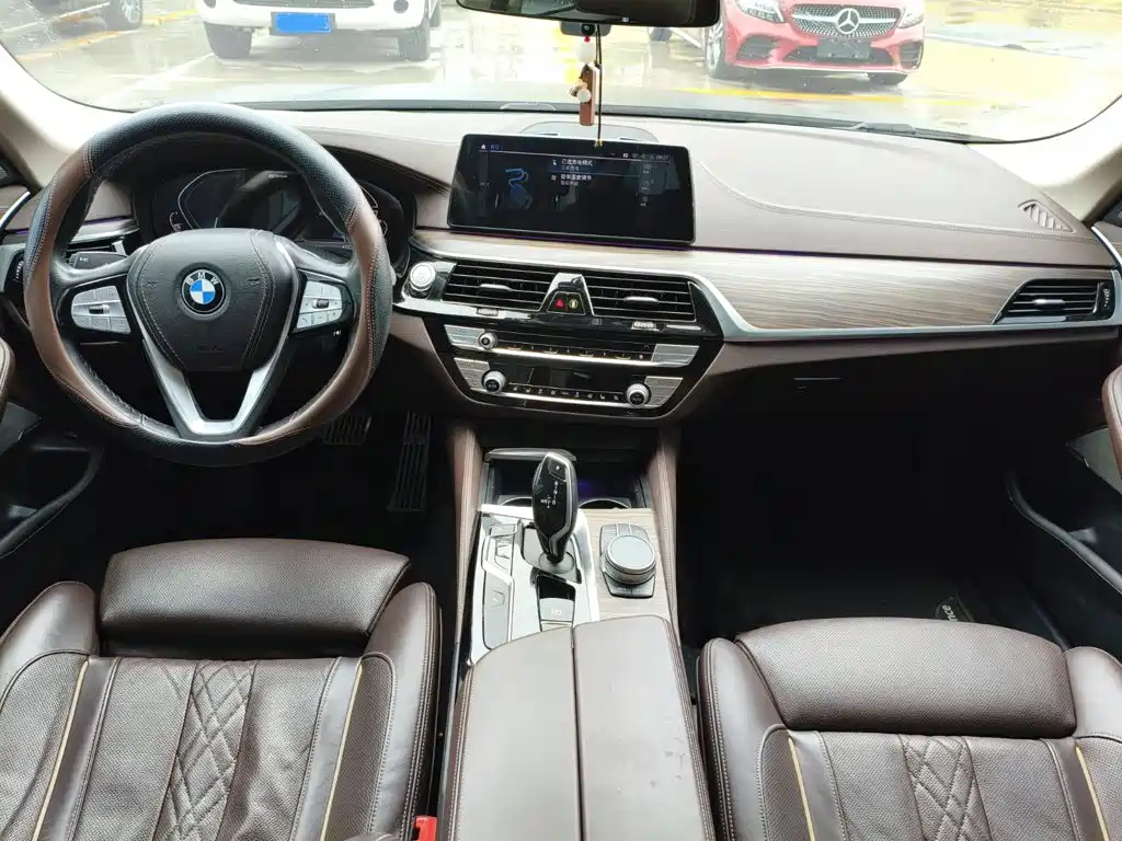 BMW 5 Series New Energy — миниатюра 13