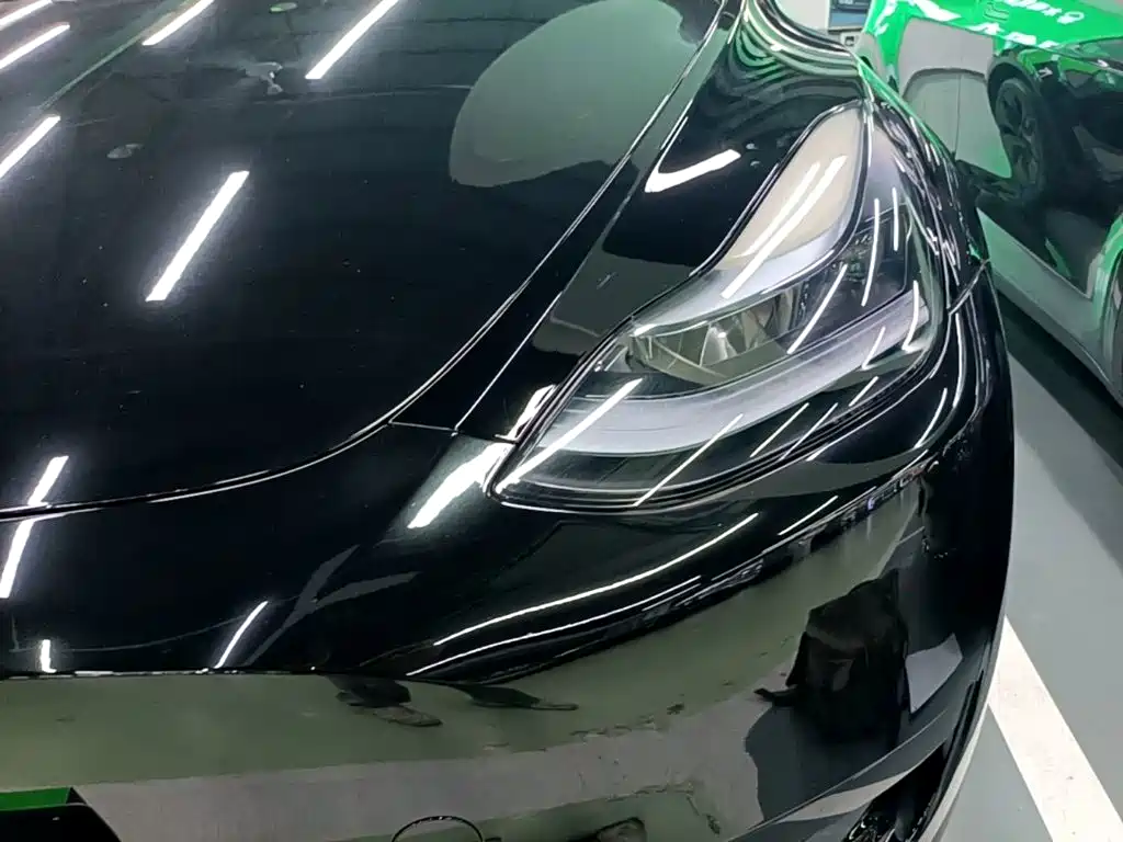 Tesla Model Y — миниатюра 24