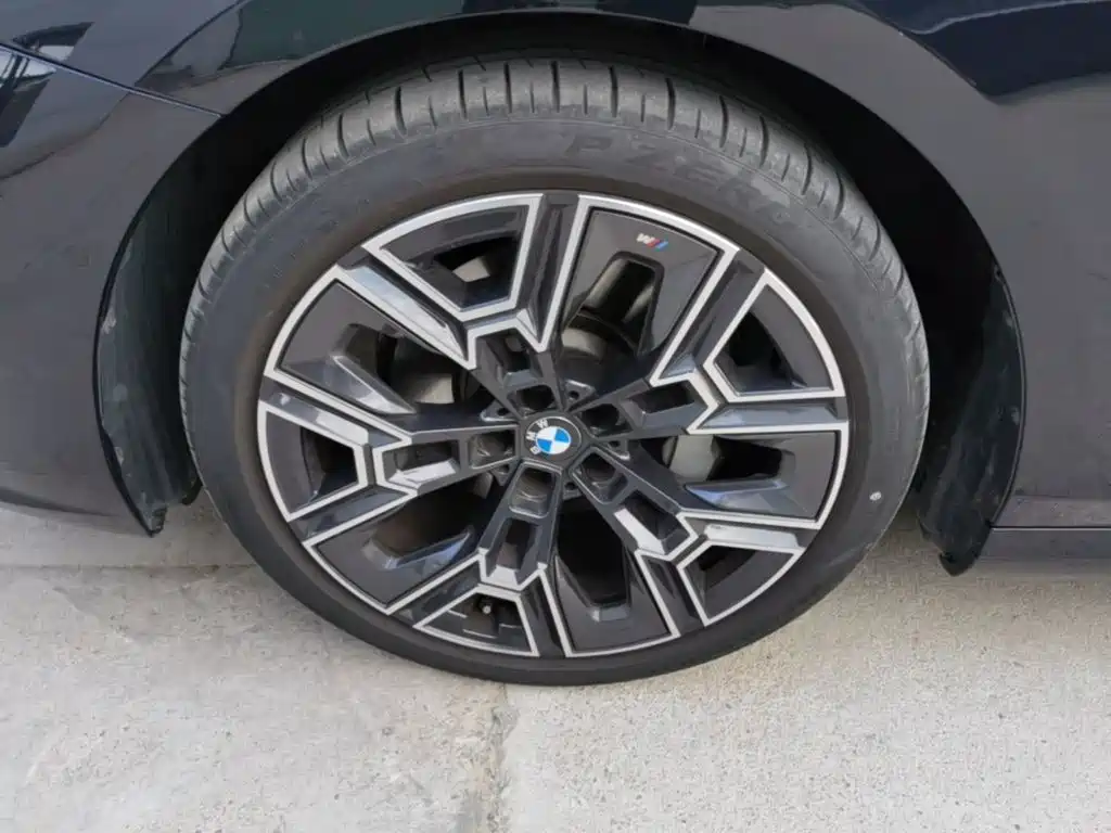BMW 5 Series — миниатюра 23